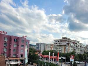 Inchiriez apartament zona Platinia, vis-a-vis de USAMV — miniatura 4