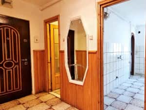 Apartament 3 camere decomandate,etaj 1, loc parcare si boxa, zona C-lea Romanului