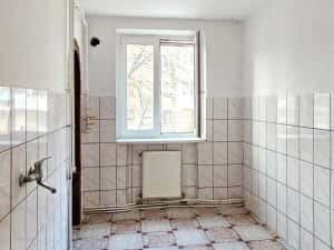 Apartament 3 camere decomandate,etaj 1, loc parcare si boxa, zona C-lea Romanului — miniatura 6