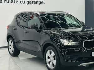 VOLVO XC40 MOMENTUM PRO — miniatura 2