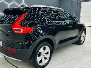 VOLVO XC40 MOMENTUM PRO — miniatura 3