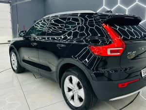 VOLVO XC40 MOMENTUM PRO — miniatura 4