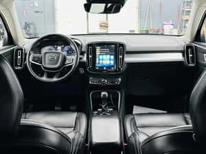 VOLVO XC40 MOMENTUM PRO — miniatura 6