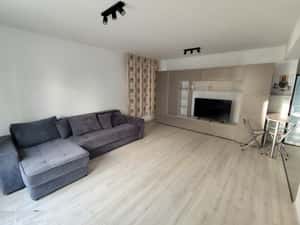 Inchiriez apartament Coresi — miniatura 3