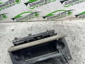 Scrumiera fata Audi A4 2004 1.9 TDI 6MT (130 hp) — miniatura 10