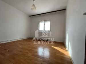 Apartament cu 3 camere, 2 bai, decomandat, centrala proprie, Sagulu