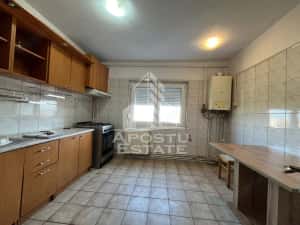 Apartament cu 3 camere, 2 bai, decomandat, centrala proprie, Sagulu — miniatura 3