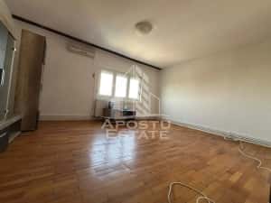 Apartament cu 3 camere, 2 bai, decomandat, centrala proprie, Sagulu — miniatura 4
