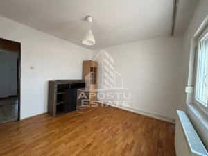 Apartament cu 3 camere, 2 bai, decomandat, centrala proprie, Sagulu — miniatura 6