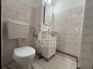 Apartament cu 3 camere, 2 bai, decomandat, centrala proprie, Sagulu — miniatura 10