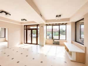 Inchiriez spatiu comercial 83.5 mp 2 camere cam. numar niveluri 3