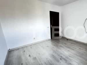 Apartament de vanzare decomandat 3 camere 50 mpu cu balcon Cisnadie — miniatura 4