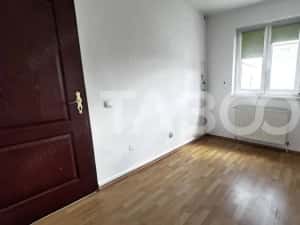 Apartament de vanzare decomandat 3 camere 50 mpu cu balcon Cisnadie — miniatura 5