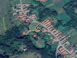 Vand loc de casa (casa demolabila) in sat Stejareni, comuna Danes, la 10km de Sighisoara.