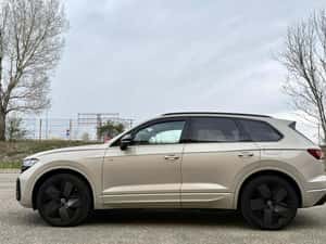 VW Touareg R, motorizare V6 TSI Plug-In Hybrid,462 CP — miniatura 3