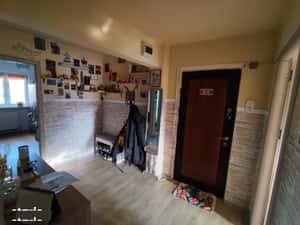 Ofer spre închiriere apartament decomandat cu 3 camere in Valea Aurie.