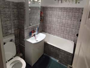 Ofer spre închiriere apartament decomandat cu 3 camere in Valea Aurie. — miniatura 3