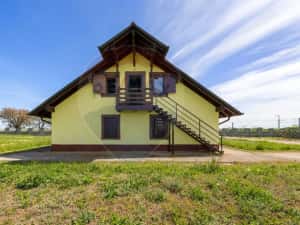 Apartament de închiriat la casă, cu 3 camere – zona Nord-Est, Șofronea — miniatura 9