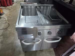 Friteuza 1 sau 2 cuve mari, la 380v, cu robinet golire