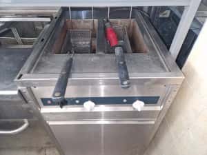 Friteuza 1 sau 2 cuve mari, la 380v, cu robinet golire — miniatura 4