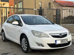 Opel Astra J Hatchback/ 1.7CDTI//6+1Trepte 2010/Euro5/anvelope Noi/ Climatronitc/Foarte intretinut — miniatura 2