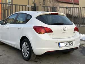 Opel Astra J Hatchback/ 1.7CDTI//6+1Trepte 2010/Euro5/anvelope Noi/ Climatronitc/Foarte intretinut — miniatura 4