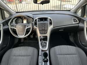 Opel Astra J Hatchback/ 1.7CDTI//6+1Trepte 2010/Euro5/anvelope Noi/ Climatronitc/Foarte intretinut — miniatura 5