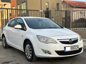 Opel Astra J Hatchback/ 1.7CDTI//6+1Trepte 2010/Euro5/anvelope Noi/ Climatronitc/Foarte intretinut — miniatura 10