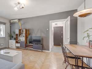 Apartament 2 camere l Renovat l Vedere Spate