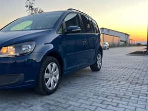 Volkswagen Touran 2.0 TDI Comfortline DSG — miniatura 2