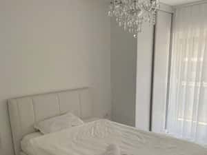 Apartament de vanzare cu 3 camere,2 bai decomandat in AES Residence — miniatura 4