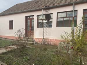 Comision 0 la cumpărător ,casa în Petrovaselo cu 2518 mp teren — miniatura 2