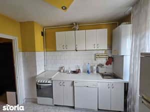 Apartament cu 3 camere ,balcon cămară — miniatura 4