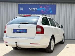 Skoda Octavia 2.0 TDI DPF Elegance — miniatura 3