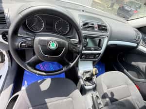Skoda Octavia 2.0 TDI DPF Elegance — miniatura 7