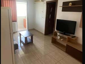 INCHIRIEZ APARTAMENT 3 CAMERE TERMEN LUN