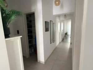 Apartament 3 camere. Bucatarie inchisa. Etaj 1. Decomandat. Bloc nou.Asfalt. 2 locuri parcare. — miniatura 6