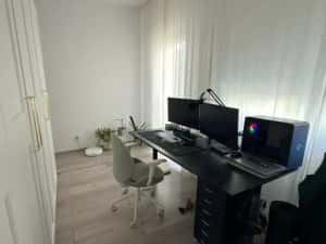 Apartament 3 camere. Bucatarie inchisa. Etaj 1. Decomandat. Bloc nou.Asfalt. 2 locuri parcare. — miniatura 9