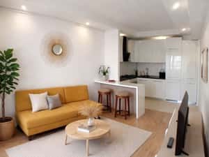 COSMOPOLIS - Apartament cu 2 camere tip studio, mobilat si utilat.