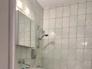 Închiriez apartament de două camere — miniatura 5