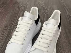 Adidasi White produs NOU alexander MCQ — miniatura 2
