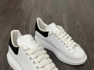 Adidasi White produs NOU alexander MCQ — miniatura 3
