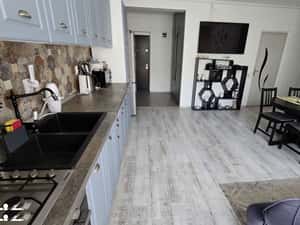 Apartament cu 3 camere, 59 mp, balcon, zona Teilor — miniatura 3