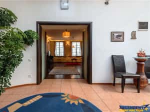 Aparthotel elegant, potential ridicat, ultracentral, Brasov — miniatura 4