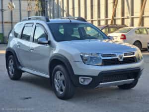 Dacia Duster Prestige 1.5 dCi 4x4 / Pachet LooK / Full Options De Fabrica / Senzori / Scaune Piele Incalzite / Carlig — miniatura 2