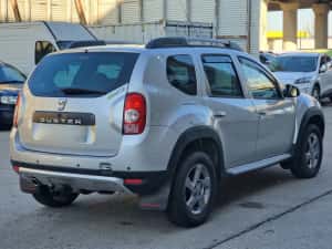 Dacia Duster Prestige 1.5 dCi 4x4 / Pachet LooK / Full Options De Fabrica / Senzori / Scaune Piele Incalzite / Carlig — miniatura 4