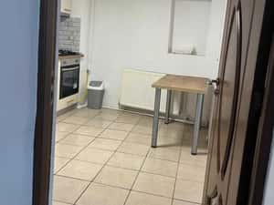 Apartament 2 camere| 1 Mai | etj 1 | casa | centrala termica | magazie — miniatura 6