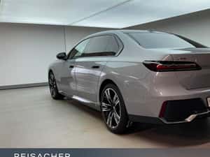 BMW 740 - Second Hand, Rulaj 26.121 km, Gri — miniatura 2