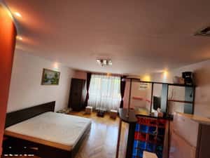 Garsoniera situata la casa, etaj 1,zona 15 Noiembrie,mobilata, utilata — miniatura 3