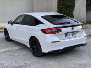 Honda Civic 2.0 Hybrid Model 2025 usor avariat — miniatura 4